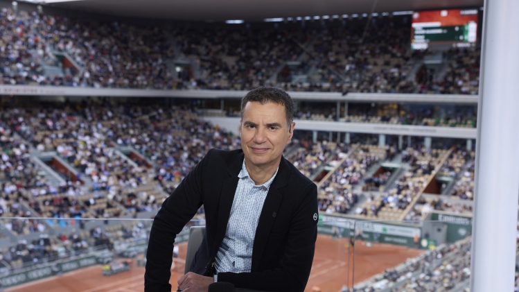 Laurent Luyat présente le tournoi de Roland-Garros depuis... 2003 !