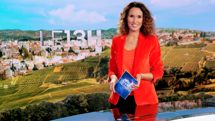 Marie-Sophie Lacarrau présente le 13 Heures de TF1 depuis janvier 2021.