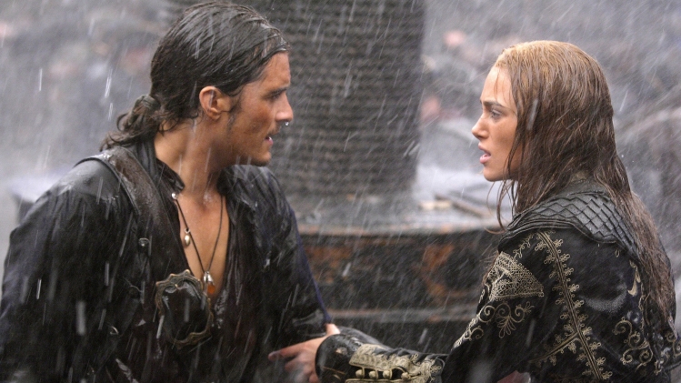 Will Turner (Orlando Bloom) et Elizabeth Swann (Keira Knightley) dans Pirates des Caraïbes 3.