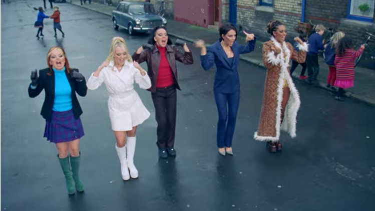 Les Spice Girls ont sorti des archives une version alternative inédite de leur clip Stop.