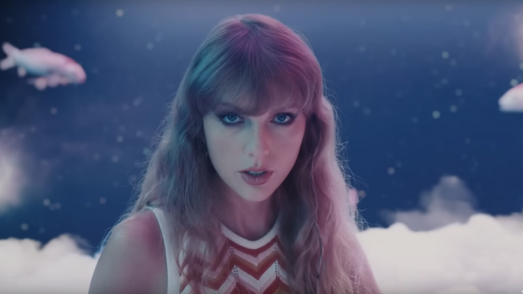 Taylor Swift dans son clip Lavender Haze