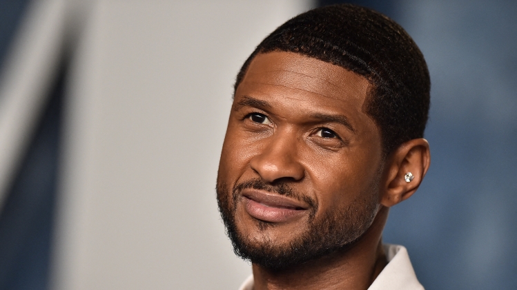  

Usher en mars 2023 à Los Angeles à la Vanity Fair Oscar Party.