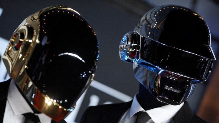 Le groupe Daft Punk en 2013 aux MTV Video Music Awards à New-York.