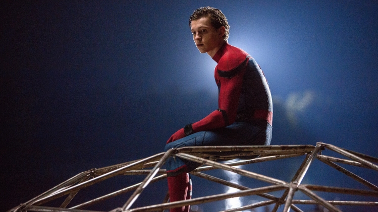 Tom Holland a laissé le costume de Spider-Man pour jouer dans la série The Crowded Room pour Apple TV+.