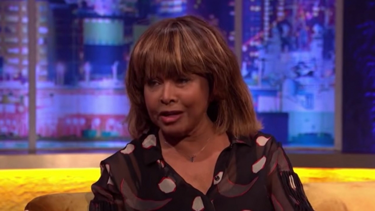 Tina Turner se confiait en 2018 sur les violences conjugales dont elle a été victime sur le plateau de Jonathan Ross.