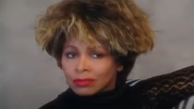 Les chaînes rendent hommage à Tina Turner, ici dans le documentaire Tina, sorti en 2021.