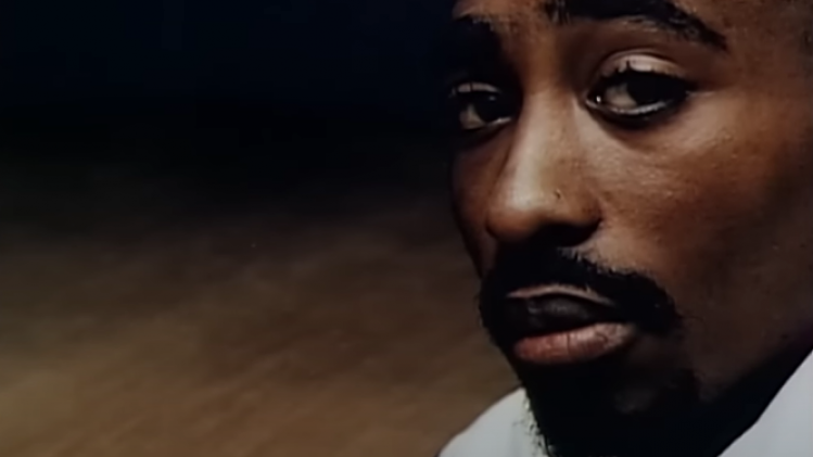 Tupac dans son clip Changes