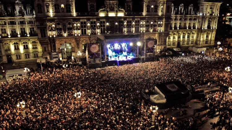 La troisième soirée du festival de musique Fnac Live, organisé sur le parvis de la mairie de Paris a été annulé. 
