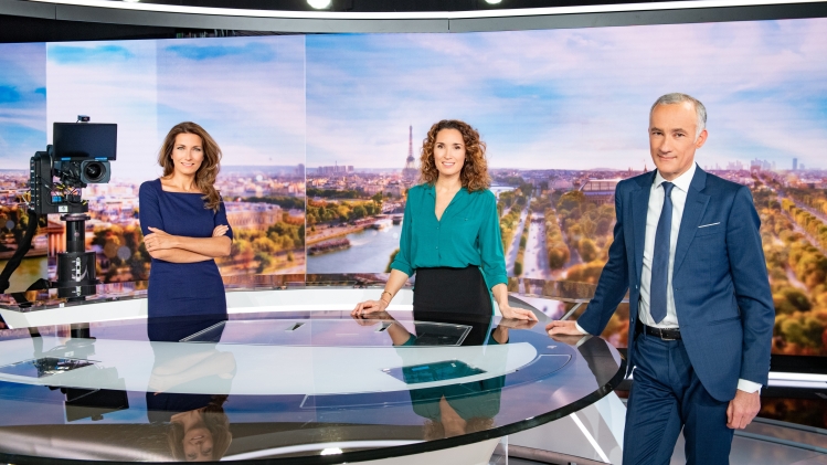 Les présentateurs des journaux de 13 heures et 20 heures de TF1 : Anne-Claire Coudray, Marie-Sophie Lacarrau et Gilles Bouleau.