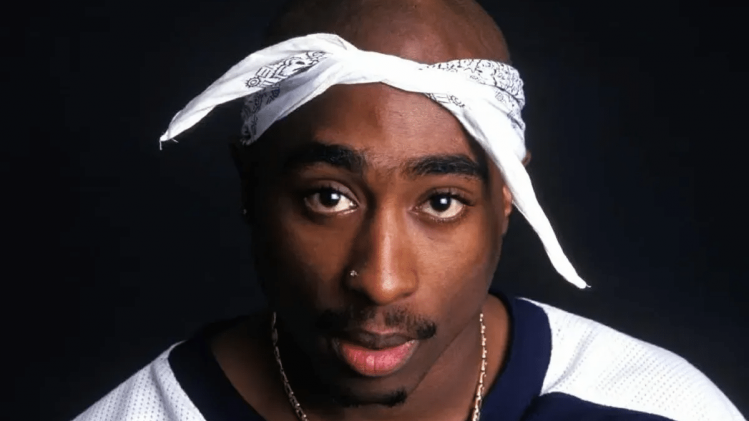 Plusieurs albums de Tupac Shakur sont sortis après sa mort prématurée en 1996.