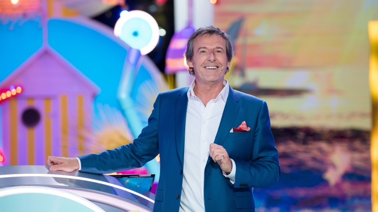 Jean-Luc Reichmann sur le plateau des 12 Coups de midi, émission diffusée sur TF1.