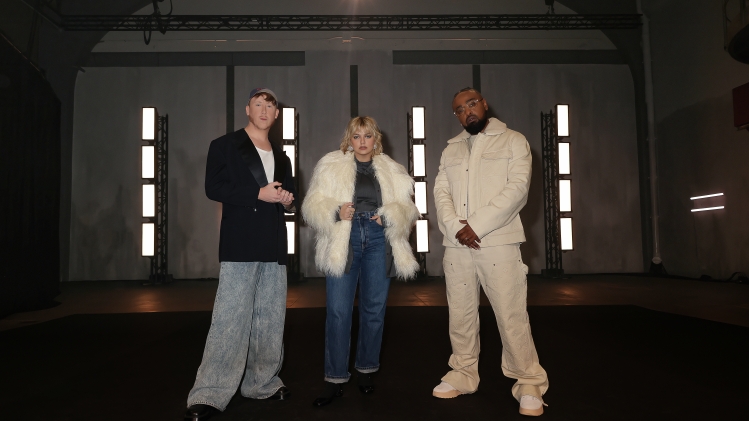 Prime Video accueille Louane, Alonzo et Eddy de Pretto au sein du jury de Popstars, pour le grand retour de du programme culte des années 2000. 