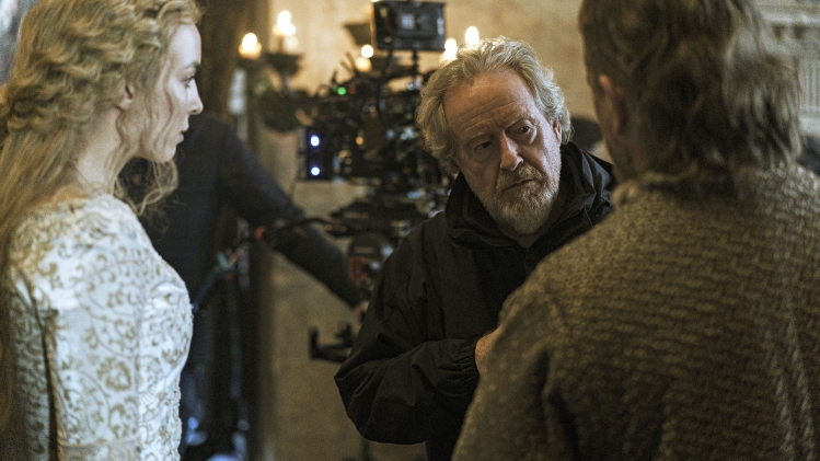 Ridley Scott avec Jodie Comer et Matt Damon sur le tournage du Dernier Duel.