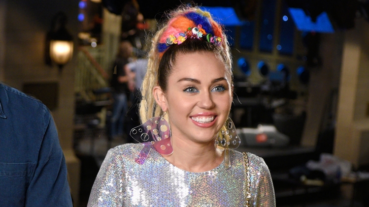 Le nouveau titre, Doctor, de Miley Cyrus est disponible sur Youtube. 