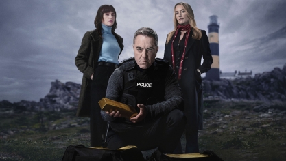 Les policiers Niamh McGovern , Tom Brannick, Olivia Foyle dans la série Bloodlmands sur myCANAL