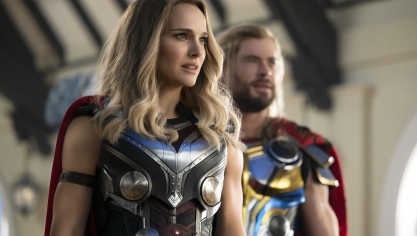 Nathalie Portman et Chris Hemsworth dans Thor : Love and Thunder