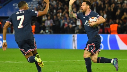 Messi et Mbappé lors du match de Ligue des Champions entre le PSG et le RB Leipzig, le 19 octobre 2021 au Parc des Princes, Paris