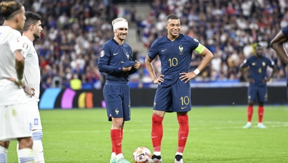 Antoine Griezmann et Kylian Mbappé lors du match France - Grèce 
