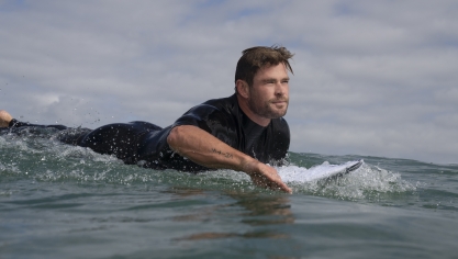 Chris Hemsworth à la rencontre des requins est le nouveau documentaire de Disney+ prévu pour le 7 juillet 2023. 