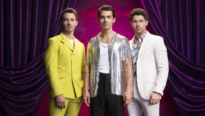 Les Jonas Brothers, ici dans leur série Netflix Family Roast, vont donner deux concerts en France au printemps 2024.