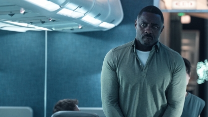 Idris Elba campe le rôle de Sam Nelson dans Hijack 