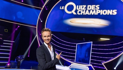 Cyril Féraud présente Le quiz des champions sur France 2.