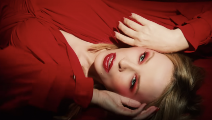 Kylie Minogue dans le clip Padam Padam 