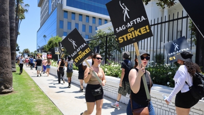 La grève des acteurs et actrices continue à Hollywood. 