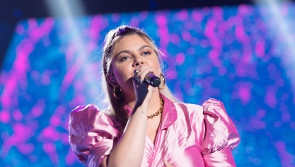 Louane sur scène.