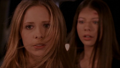 Dolly Parton a laissé entendre que la série culte des années 1990, Buffy contre les vampires, serait bientôt de retour.