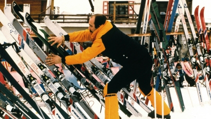 Gérard Jugnot dans les Bronzés font du ski.