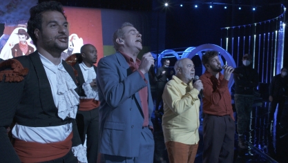 Amir, Gérard Jugnot, Soprano, Garou et Claudio Capéo durant les répétitions du concert des Enfoirés 