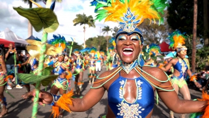 Plongez au coeur du carnaval guadeloupéen, dans ce documentaire Culturebox.