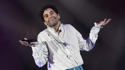 Le chanteur Mika, sur scène, en 2020.