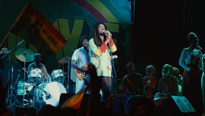 Kingsley Ben-Adir dans le rôle de Bob Marley dans Bob Marley : One Love 