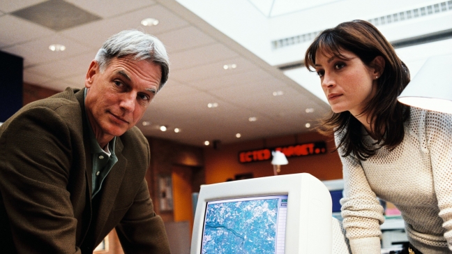 Mark Harmon (Leroy Jethro Gibbs) et Sasha Alexander (Caitlin Todd) lors de la première saison de NCIS : enquêtes spéciales