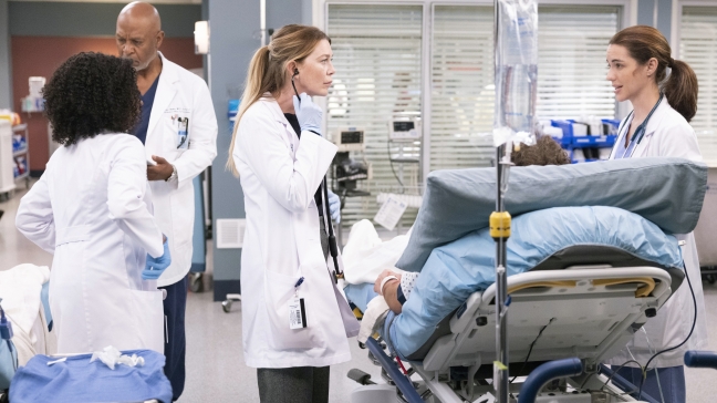 Ellen Pompeo (Meredith Grey) dans l'épisode Comme on se retrouve de la saison 19 - épisode 2, de Grey's Anatomy.