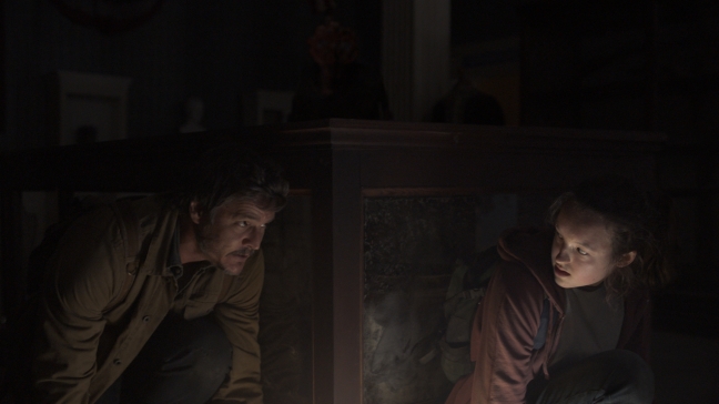 Pedro Pascal (Joel) et Bella Ramsey (Ellie) lors du premier épisode de The Last of Us 
