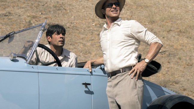 Brad Pitt (Jack Conrad) et Diego Calva (Manny Torres) dans Babylon.