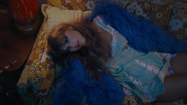 Taylor Swift dans son clip Lavender Haze