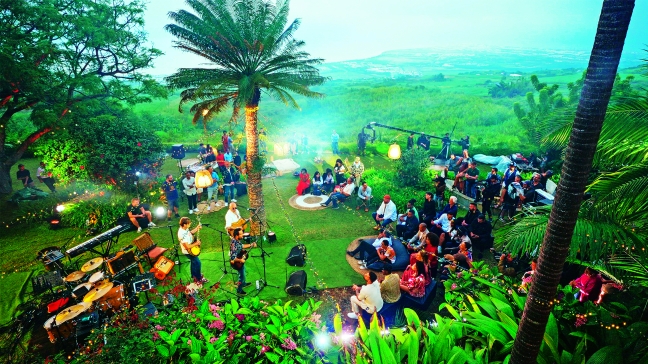 Gérald de Palmas s'entoure de Chimène Badi, Pascal Obispo, ou encore Ycare et Mentissa pour une découverte musicale de l'île de La Réunion.