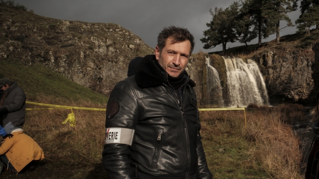L'acteur Alexandre Varga tient le premier rôle du téléfilm Meurtres dans le Cantal, diffusé samedi 2 décembre sur France 3.