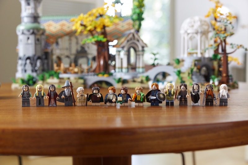 Les 15 minifigurines présentes dans le set Lego Le Seigneur des Anneaux : Fondcombe
