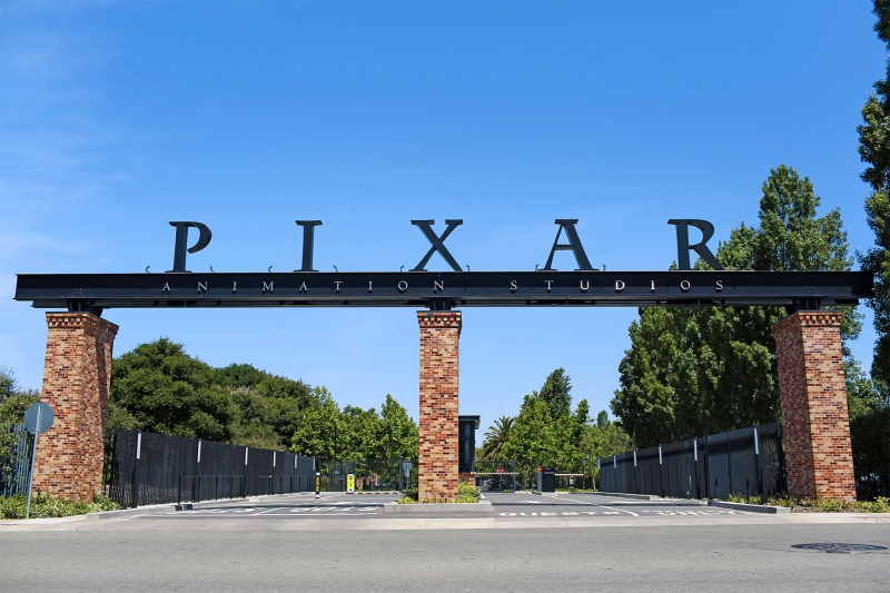 Pour entrer sur le campus Pixar, il faut franchir un imposant portail.