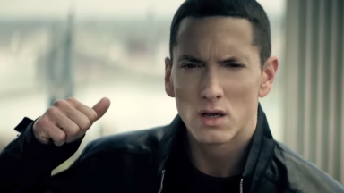 Eminem annonce son nouvel album dans une vidéo surprenante