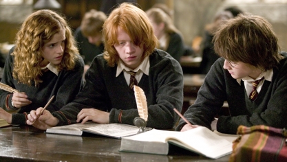 Emma Watson (Hermione), Rupert Grint (Ron) et Daniel Radcliffe (Harry Potter) dans le quatrième volet de la saga Harry Potter.