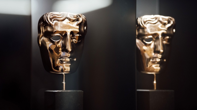 Les prix décernés par les BAFTA Awards, créés en 1955, ont la forme d'un masque de théâtre.